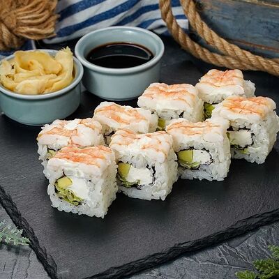 Ролл Самурай с тигровой креветкой и салатом айсберг в Fast Япония Premium Sushi по цене 416 ₽