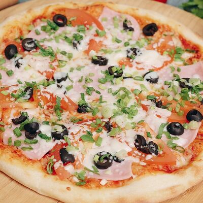 С ветчиной и сыром в Chudu Pizza по цене 1167 ₽