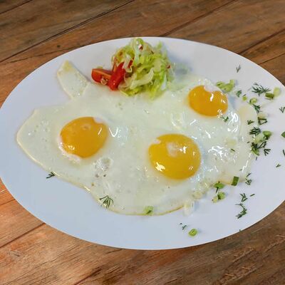 Яичница из трех яиц в Мате по цене 350 ₽