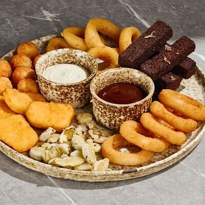 Пивная тарелка (ассорти горячих закусок) в Гастробар DOM по цене 700