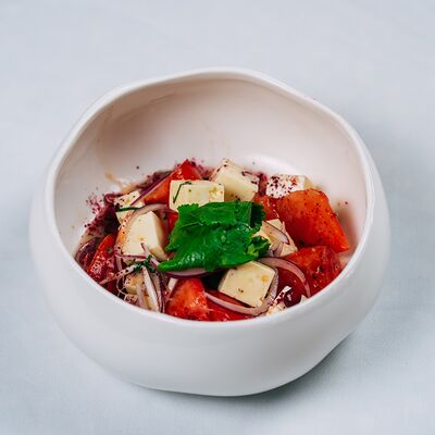 Салат с домашним сыром в Фабрика по цене 255 ₽