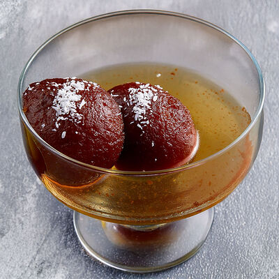 Гулаб джамун в Tandoor по цене 490 ₽