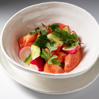 Овощной Салат с Оливковым Маслом в Тирольские пироги по цене 450 ₽