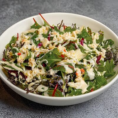 Краб с авокадо, зеленью и имбирный соусом в 321 Club by Novikov по цене 1360