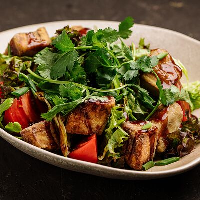 Салат с жареными баклажанами в Пряности по цене 720 ₽