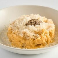 Скрембл с цветной капустой, трюфельная паста в Macadamia кафе