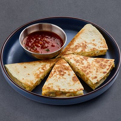 Кесадилья с курицей в Нагамаки по цене 680 ₽