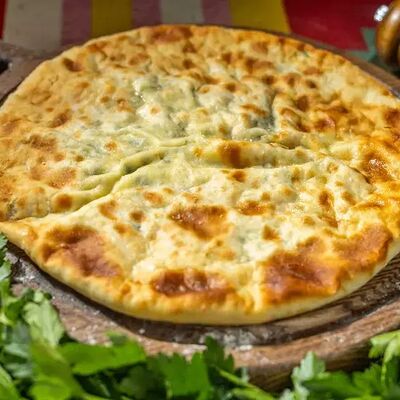 Хачапури с сыром и зеленью в Хачапури по цене 490 ₽