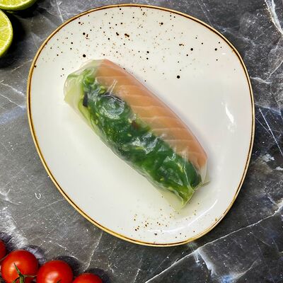 Спринг ролл с сёмгойв Три Шефа по цене 440 ₽