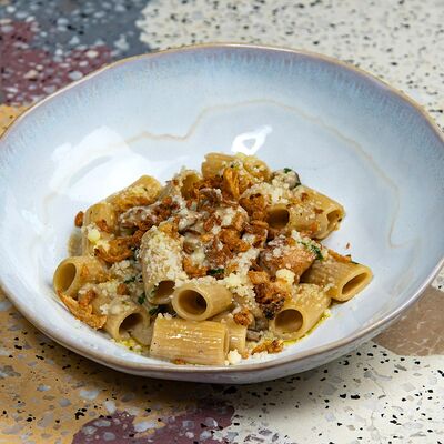 Паста с цыпленком и миксом грибов в Pink milk x Lift по цене 740 ₽