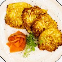 Драники картофельные с форелью в Кафе Тепло