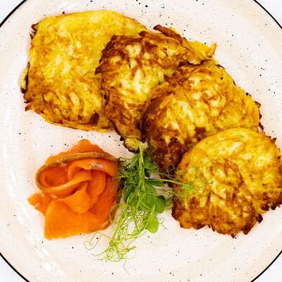 Драники картофельные с форелью в Кафе Тепло по цене 510 ₽