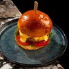 Бургер из мраморной говядины под голландским соусом в Hookah Place по цене 990