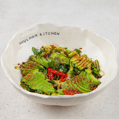 Зеленый салат с проростками фасоли маш и Лососем в Shulman Kitchen по цене 850 ₽