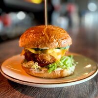 Бургер Куриный в BBJ Burger & Bar