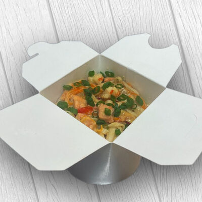 Лапша Wok с лососем и креветками в сливочном соусе в Pizza Pavlo по цене 420 ₽