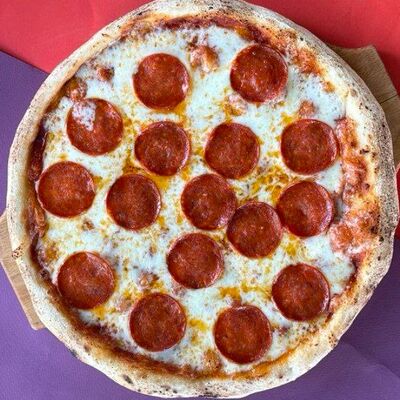 Пицца Пеперонив Две обезьяны по цене 610 ₽