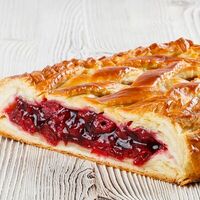 Пирог с вишней в MaxBakery