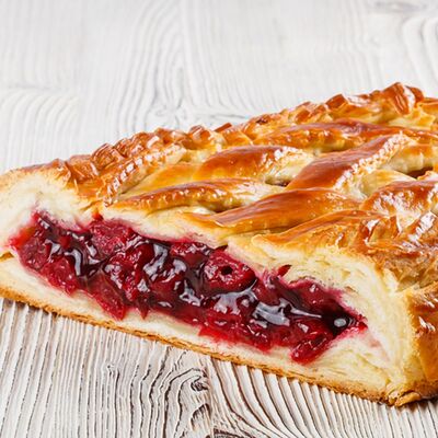 Пирог с вишней в MaxBakery по цене 750 ₽