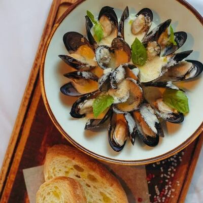 Мидии в сливочно-устричном соусе в Роланд по цене 870 ₽