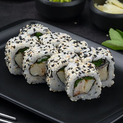 Ролл с угрем и омлетом в Рыба закусывала по цене 569 ₽