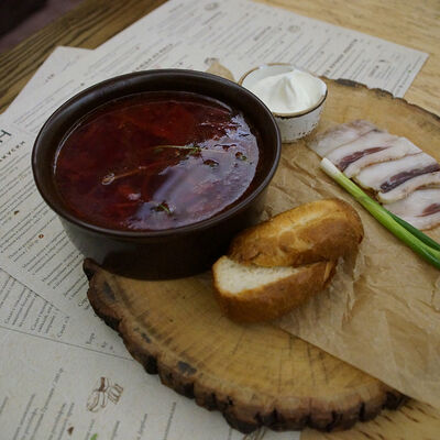 Борщ с разварной телятиной в Камин по цене 660 ₽