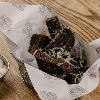 Гренки Бородинские с чесноком в Кубанские пивоварни по цене 220 ₽