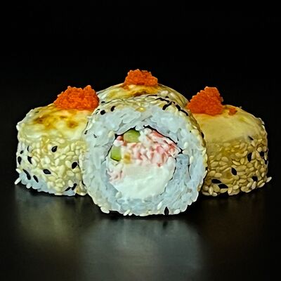 Запеченный со снежным крабом и пармезаном в Yummy Sushi по цене 510 ₽