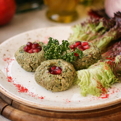 Пхали с орехами. Пхали на доске. Пхали из стручковой фасоли. Пхали из белой фасоли. Пхали из зеленой фасоли.