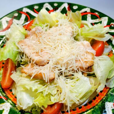 Салат Цезарь с курицей в Mexico по цене 450 ₽