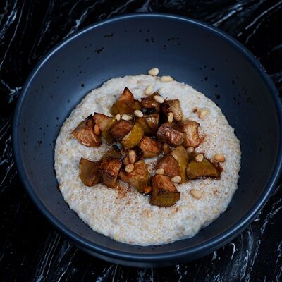 Каша полба с запечёнными яблоками и корицейв Luna по цене 590 ₽