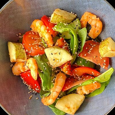 Тёплый салат с креветками и печеными овощами в Пицца для друзей по цене 748 ₽