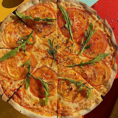 Пицца Маргарита в Kamareka по цене 330 ₽