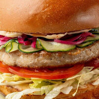 Бургер куриный в Coffee BOOM Roasters and Bakery
