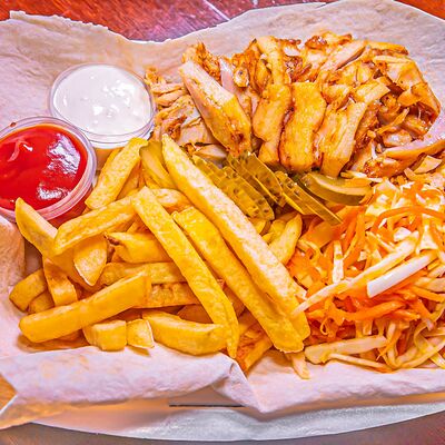 Ланч-Бокс с курицей гриль в Шаурма Твой бро по цене 19 р.