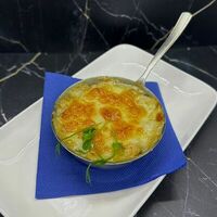 Жюльен охотничийв Кафе сон у моря