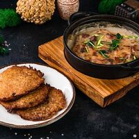 Сковородка с мачанкой в ШКВАРКИ