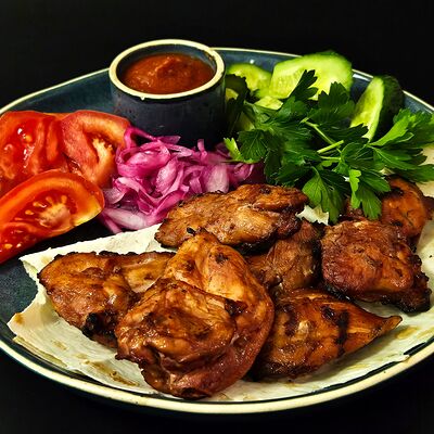 Шашлык куриный с овощами, лавашом и соусом сацебели в Байский по цене 750 ₽