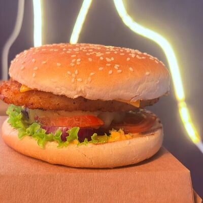 Чикен бургер - Гавайский в Хищник по цене 449 ₽