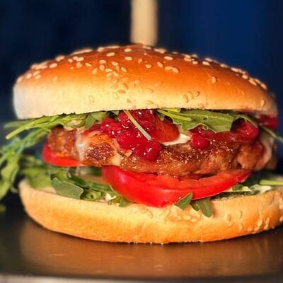 Бургер Kaif с уткой в Kaif Lounge по цене 950 ₽