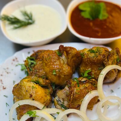 Шашлык из куриного бедра в лаваш & мясо по цене 235 ₽