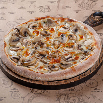 Пицца Грибная с трюфельным маслом в Braubauer по цене 640 ₽