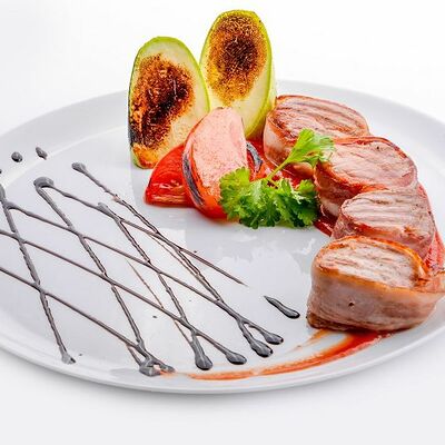 Медальоны из свинины в Три перца по цене 850 ₽