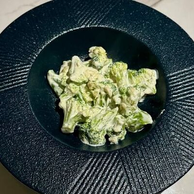 Брокколи в сливках с чесноком в Kaif Lounge по цене 350 ₽