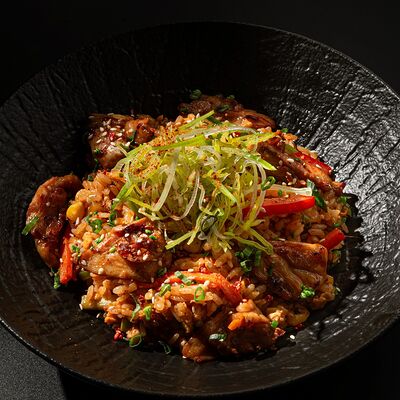 Рис жареный сцыпленком в UMI Asian kitchen & bar по цене 720 ₽