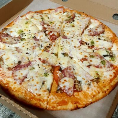 Деревенская в Вкусно Пицца по цене 940 ₽