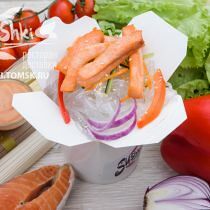 Стеклянная лапша с лососем и овощами в SUSHKI по цене 488 ₽