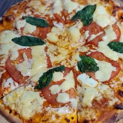 Пицца Маргарита в Великолепный век по цене 680 ₽