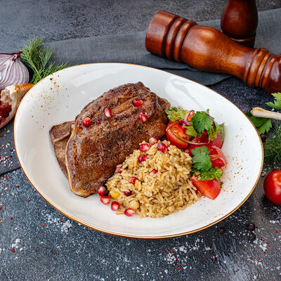 Лопатка баранья с пловом из сухофруктов и нута в КРЫША по цене 1910 ₽