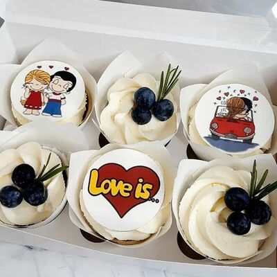 Капкейки лов из мини в Премиум торт по цене 2400 ₽